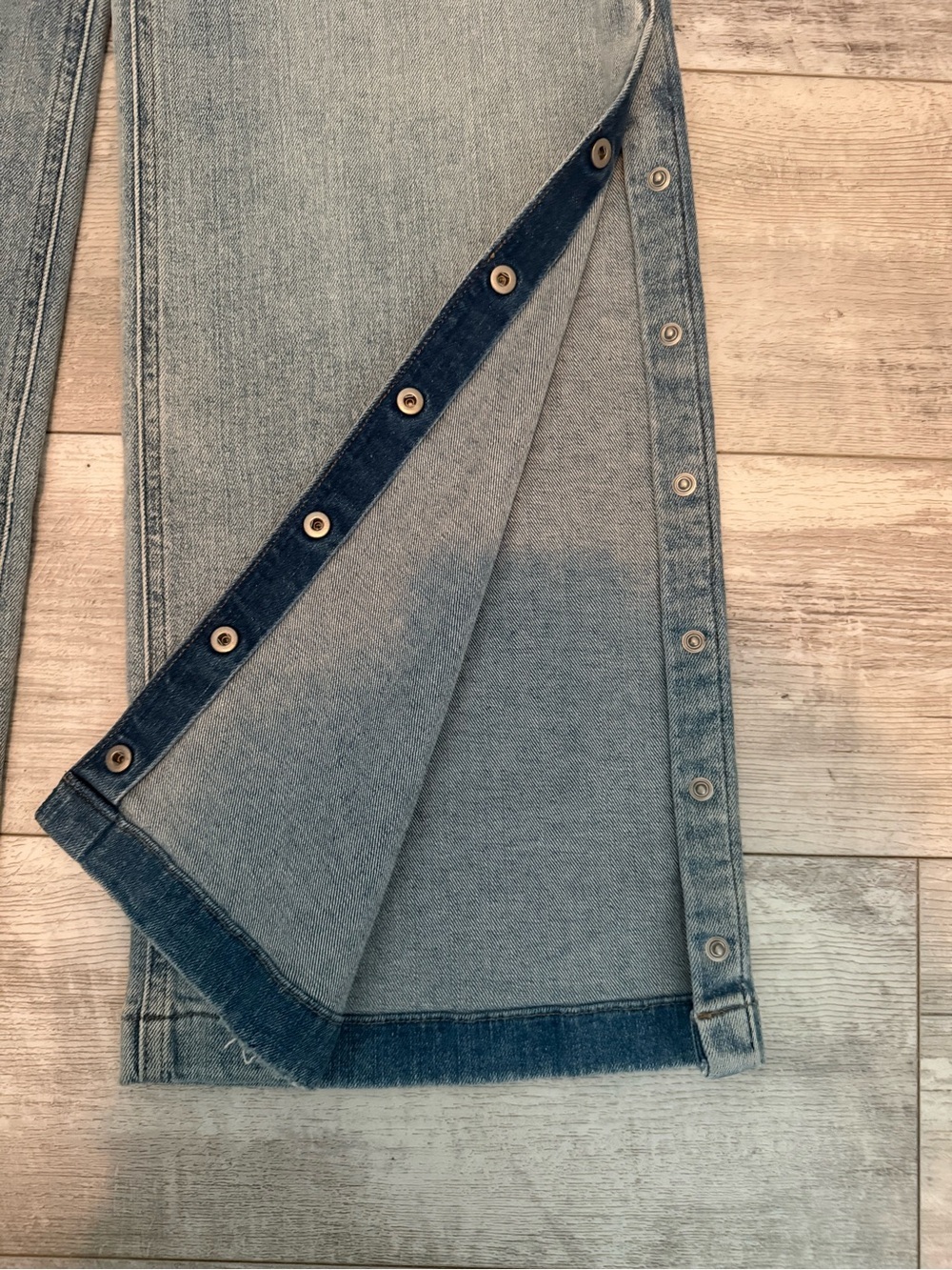 Hudson Jeans Light Blue Snap-Front Wide Leg strapless Overalls! Size 24 NWT!!! - Picture 2 of 5
